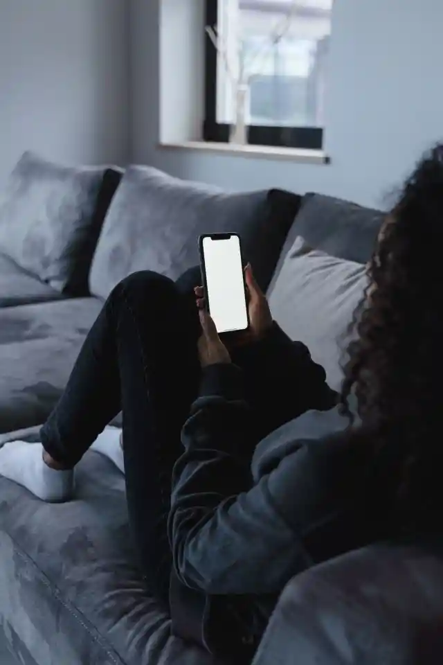 Give Yourself a "No Screens" Hour