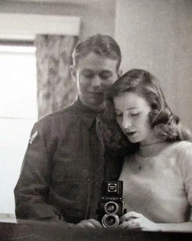 A wartime selfie from the 1940s.