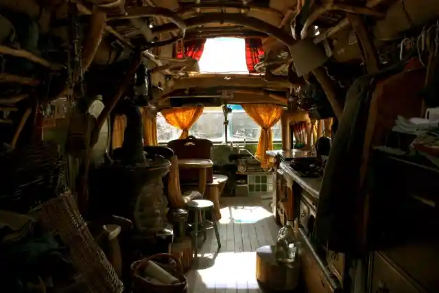 This Man Decided to Retire in a Home Made from an Old Bus, The Results Are Incredible!