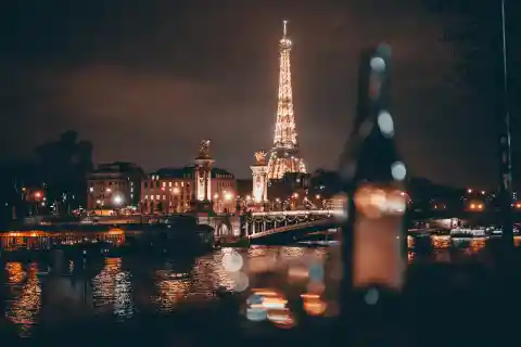 Paris: Emily in Paris
