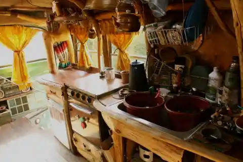 This Man Decided to Retire in a Home Made from an Old Bus, The Results Are Incredible!