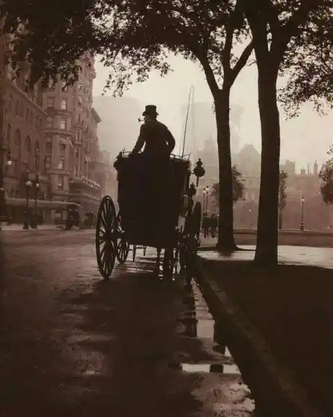 Traffic in Central Park, New York. (1900)