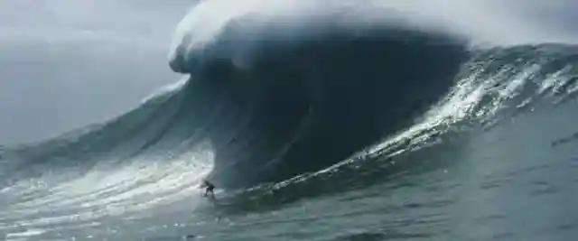 100-Foot Wave