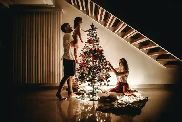 10 Stunning Christmas Tree Decoration Ideas Trending This Year